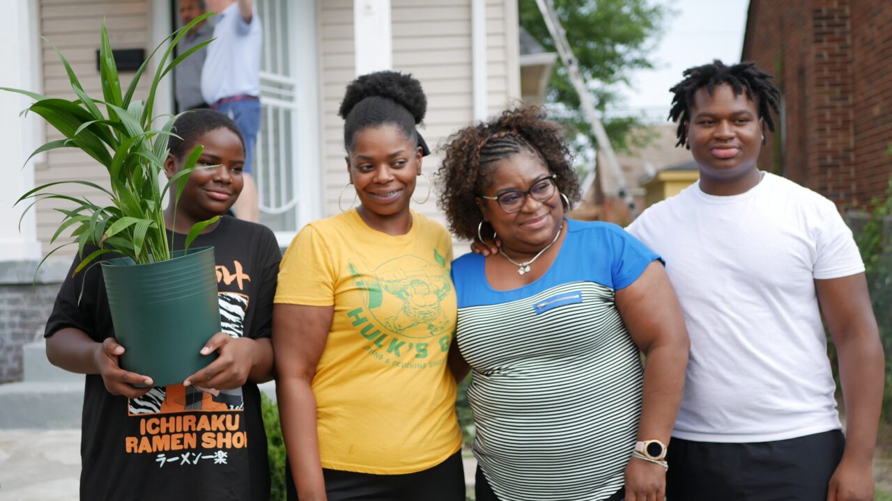 Single Mom Of Three Receives Gift Of A Lifetime A Furnished New Home
